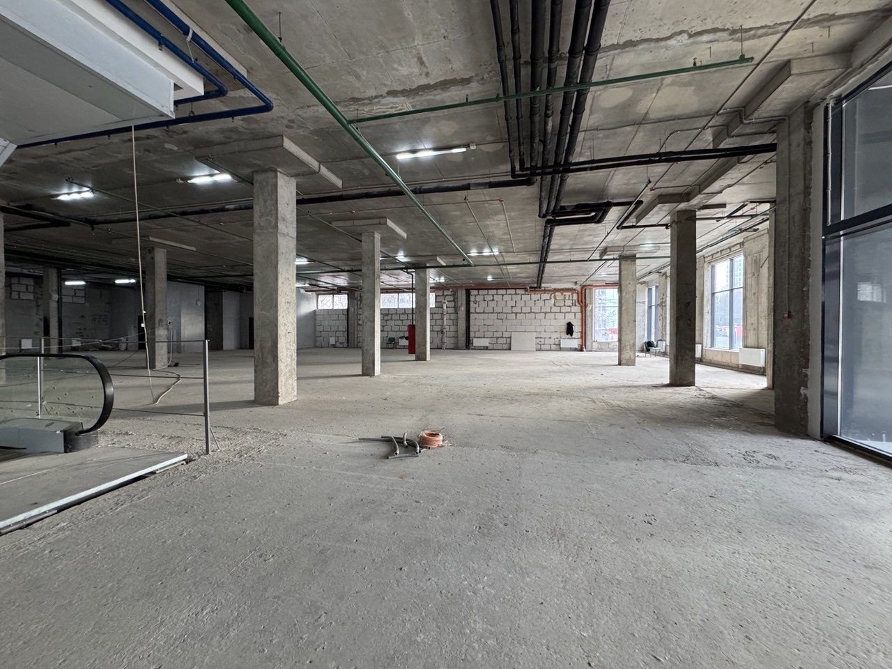 Интерьер торгового этажа — свободная планировка